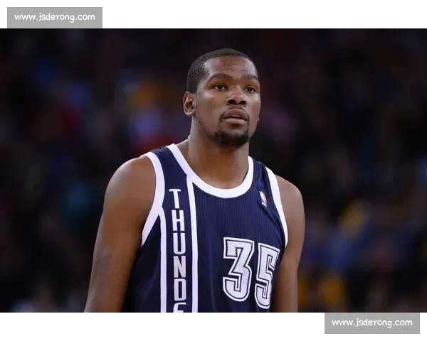 布朗调侃杜兰特雕像：上下半身分属雷霆勇士