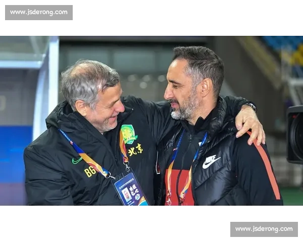 两个月冰火两重天:佩雷拉的掌声与嘘声 两个月冰火两重天:佩雷拉的掌声与嘘声